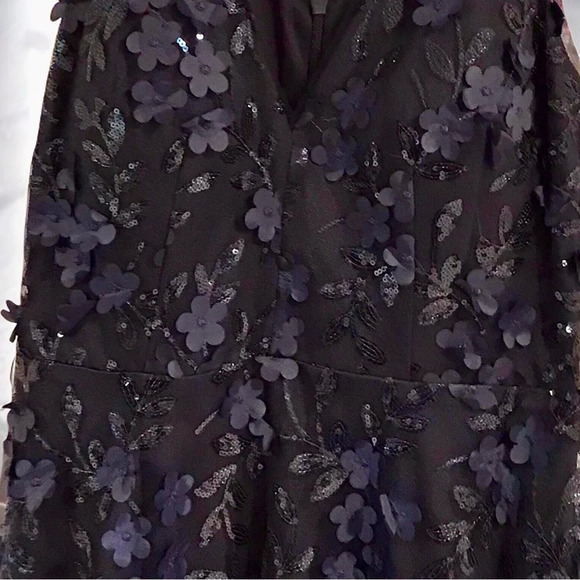Women's 3D Floral Appliqué + Sequined Silhouette Formal Gown XSCAPE NWT Size 4 - Picture 7 of 12
